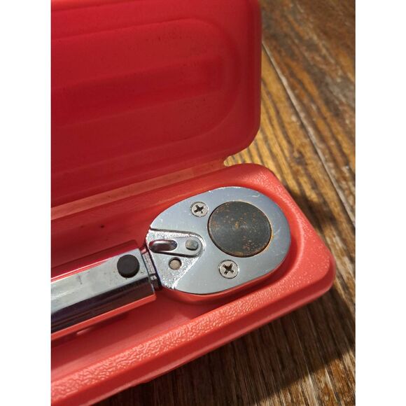 Pittsburgh 1/2" Drive Click Torque Wrench Reversible w/ Red Hard Case - Picture 4 of 6